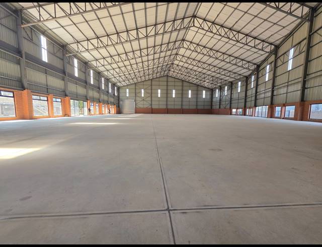2,199M² WAREHOUSE TO LET IN CROWN